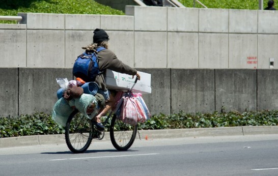 Depois de um mês, quando cai o primeiro salário, a bicicleta é devolvida e emprestada a outra pessoa