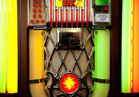 A jukebox do metrô traz grandes hits das últimas décadas e funciona das 11h às 20h