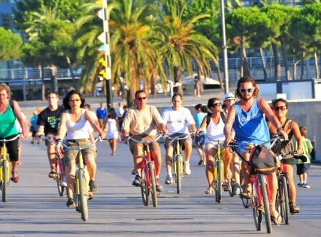 Pedalar em grupo é uma ótima opção para iniciantes