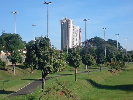 Para participar do evento, é necessário doar duas peças de roupa para a Campanha do Agasalho 2013