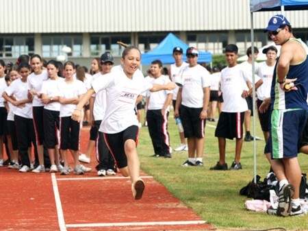 Conjunto de esportes constituído por três modalidades: corrida, lançamentos e saltos