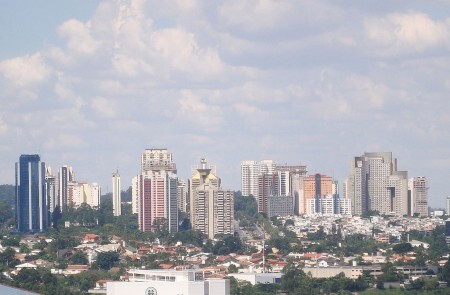 A previsão é que 250 mil famílias sejam beneficiadas até 2015 com o novo sistema, que permite que os clientes calculem o valor da conta e administrem seus gastos ao longo do mês, além de economizarem energia