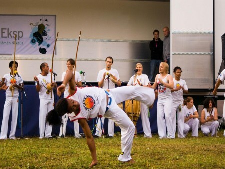 Expressão cultural brasileira mistura arte-marcial, esporte, cultura popular e música