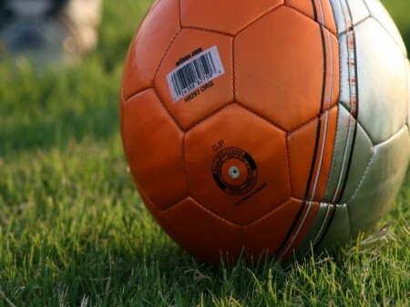 Espaço realiza treinamentos de futebol