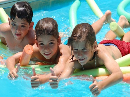 Exercício aeróbico feito em piscinas com objetivo de manter-se saudável