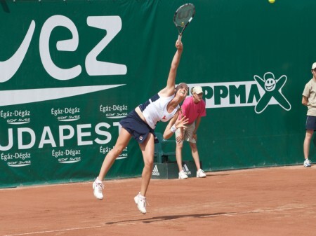 Esporte de origem inglesa, o tênis geralmente é disputado em quadras abertas