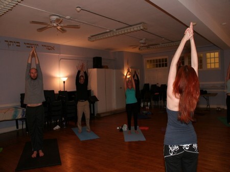 Yoga é um conceito que se refere às tradicionais disciplinas físicas e mentais originárias da Índia