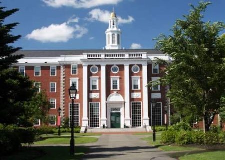 Bolsas são voltadas a estudantes de pós-graduação de Harvard (foto), Yale, Stanford, UCLA, Illinois e Columbia