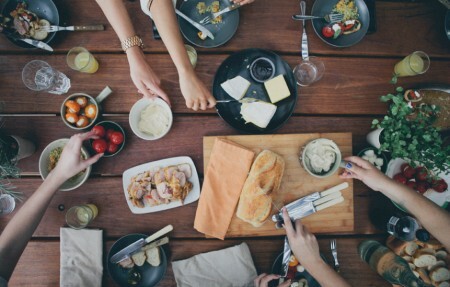 A ideia é que as pessoas se conectem pela comida, encontrem conveniência na hora de jantar e evitem o desperdício de alimentos.