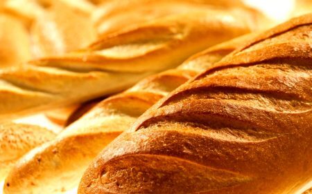 Entre as receitas está a de pão francês caseiro que utiliza margarina vegetal sem leite.