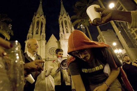 Na sexta, o grupo vai se reunir nas cozinhas do terceiro andar do bloco F do CRUSP para preparar a sopa. Qualquer ajuda é bem-vinda.