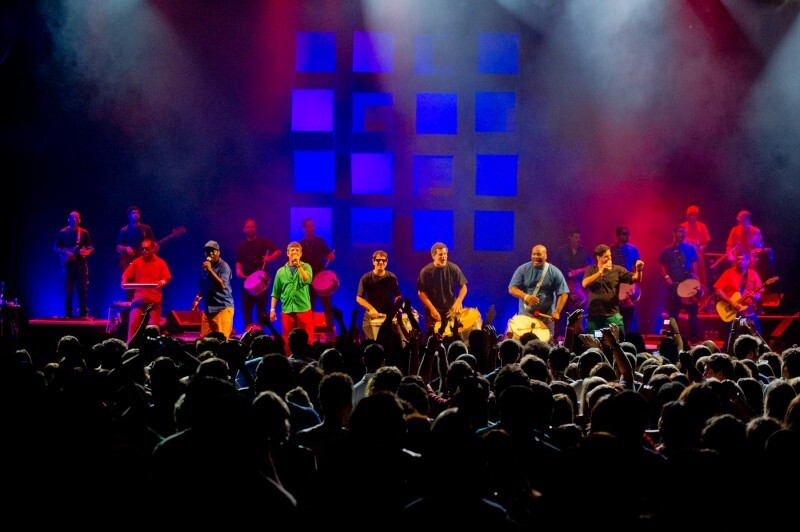 Monobloco encerra a temporada do Festas Clubinho