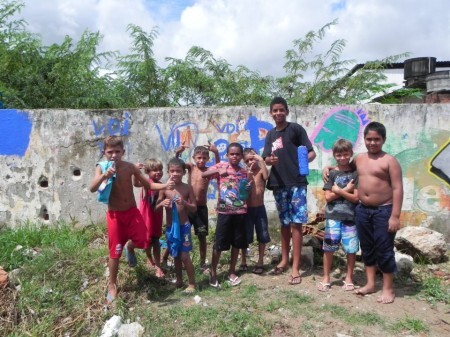 Jovens no Mutirão de Graffiti, em Recife