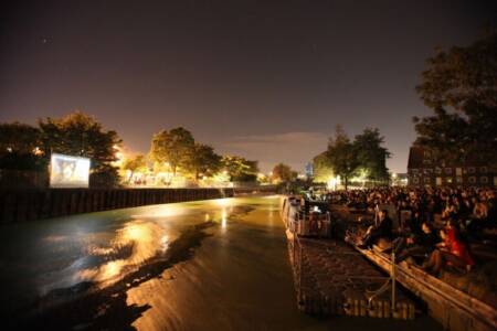 Sessão externa do Floating Cinema