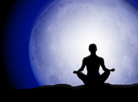 O período de Lua Cheia é propício à meditação