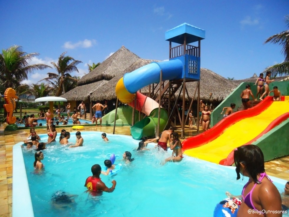 Quiosques na praia do Futuro têm até piscina