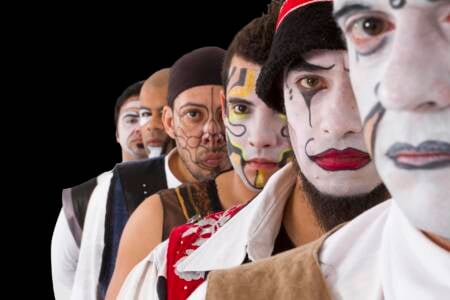 O Teatro Mágico é uma companhia musical e teatral com mais de oito anos de carreira e três discos gravados