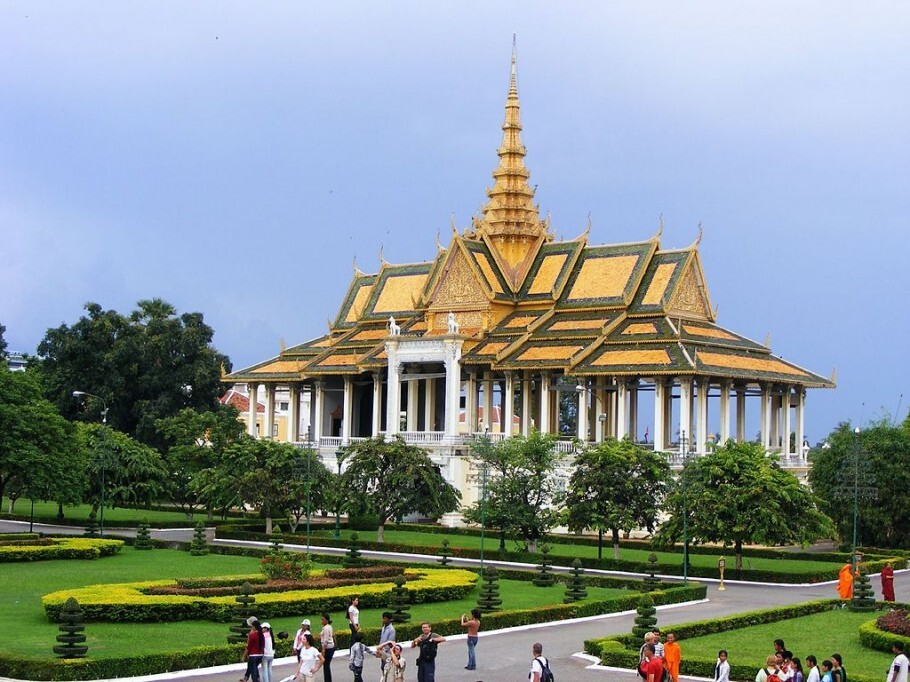 Palácio Real, construído pelo Norodom Sihanouk, é uma das atrações de Phnom Penh