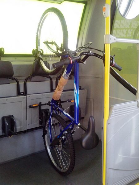 Exemplo do bicicletário em ônibus de Florianópolis