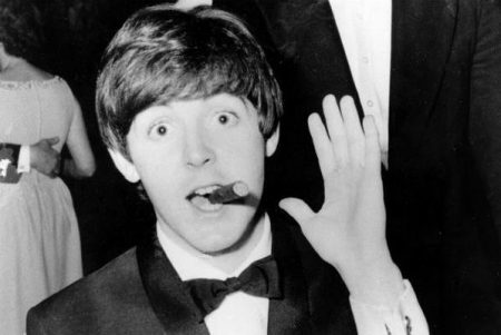 Paul McCartney é o canhoto e baixista mais famoso da história do rock