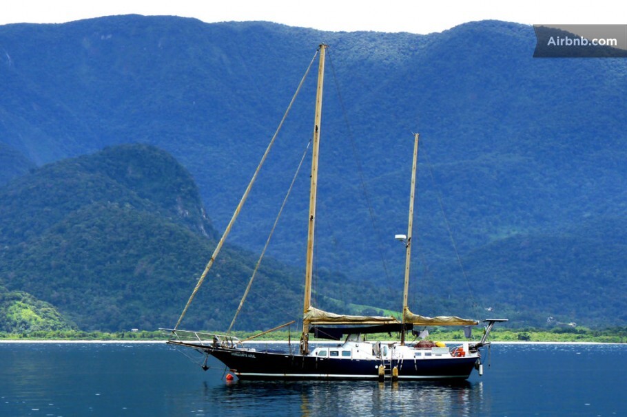 Duas cabines em um iate privado ancorado na baía de Paraty, litoral do RJ