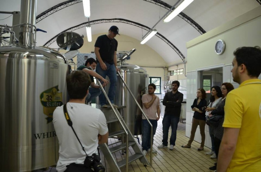 Grupo faz visita guiada à Cervejaria Rofer, na cidade de Itupeva, no interior de São Paulo