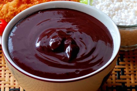 Você sabia que o açaí pode manchar os dentes?