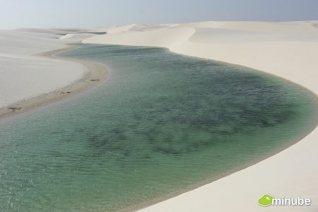 Os Lençóis são um mar interminável de dunas de areia branca fininha