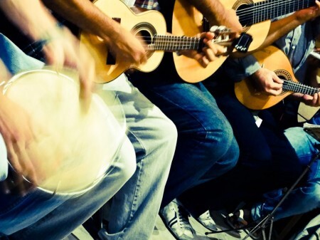 Todos os sábados tem roda de samba na General Osório, conhecida como a rua do choro