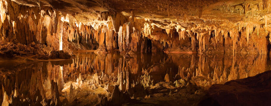 Mirror Lake, espelho d’água que reflete as estalactites do alto da caverna