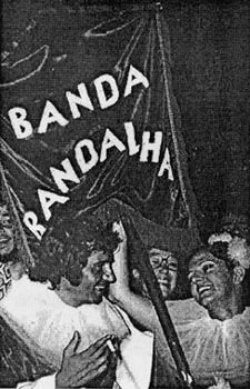 A Banda Redonda desfila na Consolação