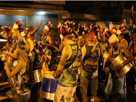 Os Cata Latas do Grajaú desfilam no Grajaú