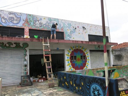 Grafiteiros querem realizar oficinas artísticas no local