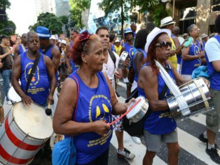 Bloco dos Aposentados desfila no Centro