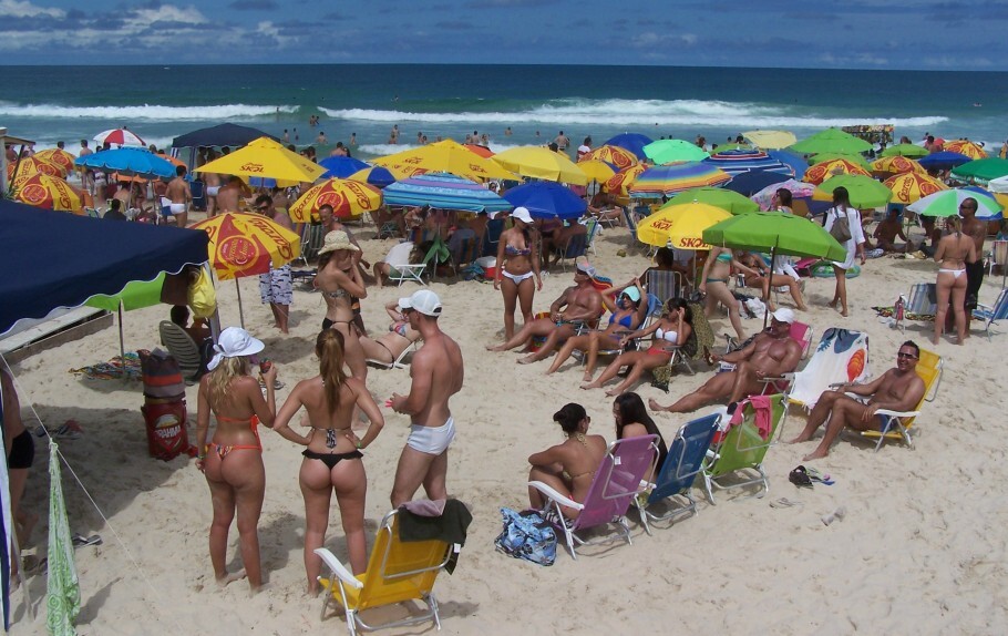 Praia Brava, no norte da ilha, é uma das mais badaladas de Floripa