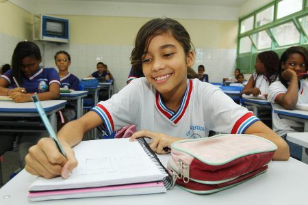 Economize dinheiro na compra de material escolar, tênis e mochilas