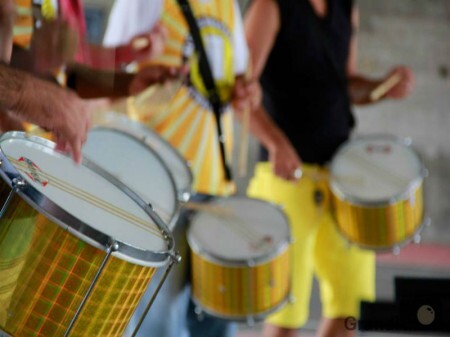 Bloco Atrás do Copo desfila em Veleiros