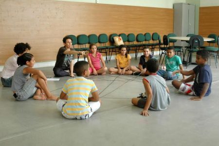 São oferecidas cerca de 1.300 vagas para cursos nas áreas de Artes Visuais, Circo, Dança, Música, Teatro e Patrimônio Cultural.