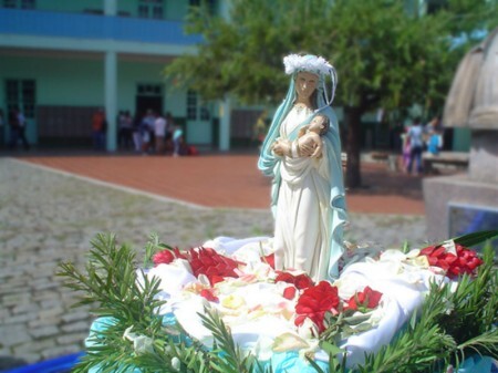 Escolha da porta-estandarte do bloco Santinhas, na Gamboa