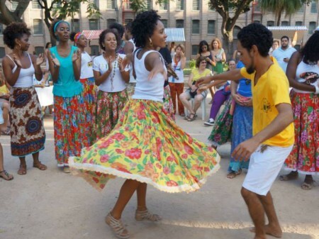 O grupo Velhos Malandros faz grito de Carnaval na Gamboa