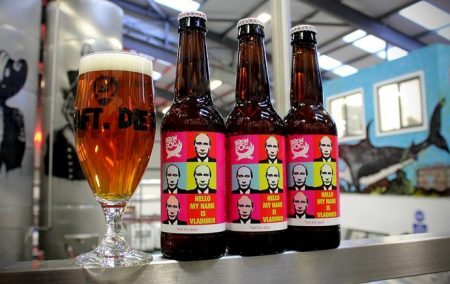 Parte da receita das vendas da cerveja “Hello, my name is Vladimir” será repassada a entidades de defesa dos direitos dos homossexuais