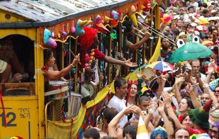 Céu na Terra faz baile em Santa Teresa