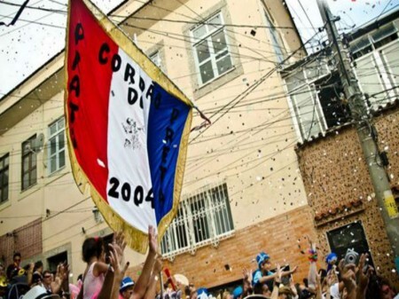 O Cordão do Prata Preta ensaia na Praça da Harmonia