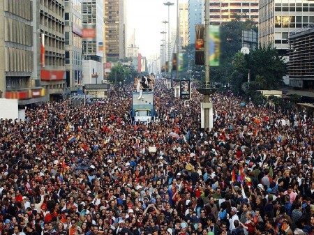 Não dê bandeira neste Carnaval, tenha cuidado com as multidões