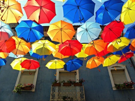 Leve seu guarda-chuva colorido para o desfile do Bloco Filhos da Foto, nos Campos Elíseos