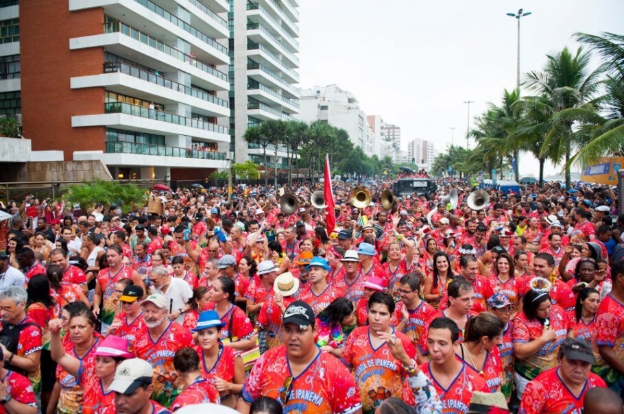 Multidão acompanha a Banda de Ipanema, no Rio