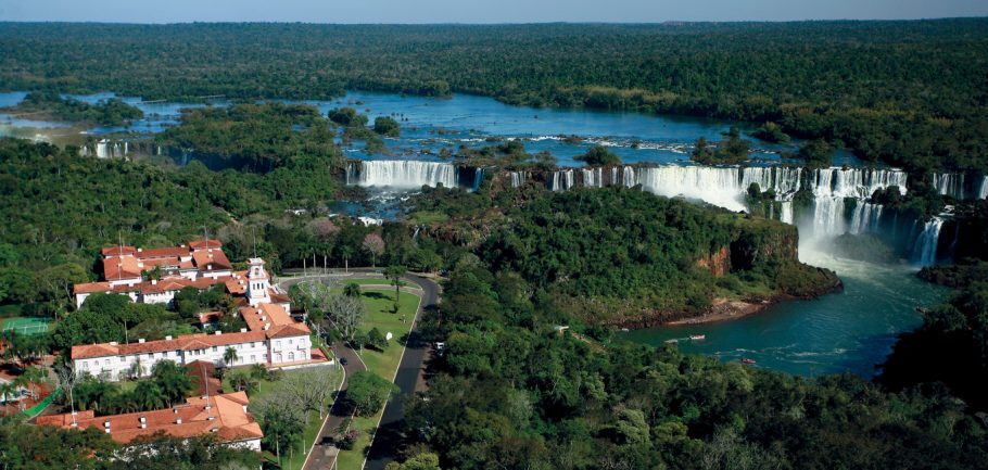 Conforto com localização privilegiada sendo o único hotel dentro do Parque Nacional de Iguaçu