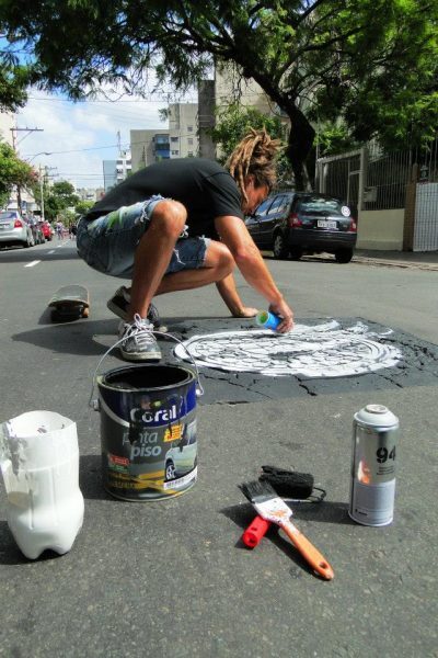 A ideia é revitalizar o bairro pintando os pedaços de chão que estão degradados ou são pouco notados pela população.