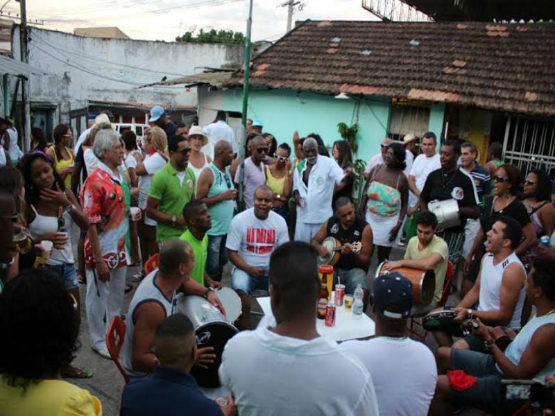 O encontro entre o Mug da Velha Guarda da Rosas de Ouro e Seu Delegado do Morro da Mangueira, um dos maiores mestres-sala, falecido recentemente