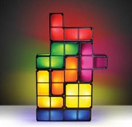 Luminária de jogo tetris oferecida pela loja geek